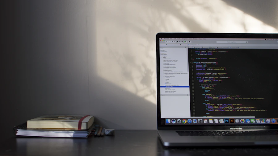 Tela de computador exibindo código de infraestrutura